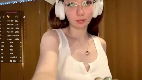 Snapshot of maidacompston chatting on October 19, 2025, 9:10 am Elina online show from October 19, 2025, 9:10 am