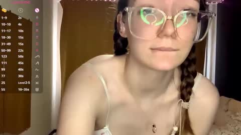 Snapshot of maidacompston chatting on October 29, 2025, 8:16 am Elina online show from October 29, 2025, 8:16 am