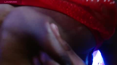 Snapshot of maidi_hot chatting on December 23, 2024, 1:35 pm Bella Maidi online show from December 23, 2024, 1:35 pm