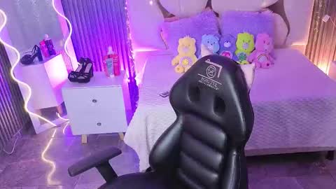 maiily_tay online show from January 7, 2026, 11:45 am