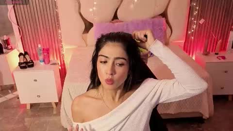 maiily_tay online show from February 7, 2026, 11:47 am