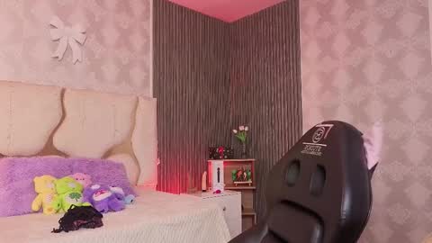 maiily_tay online show from February 9, 2026, 11:58 am