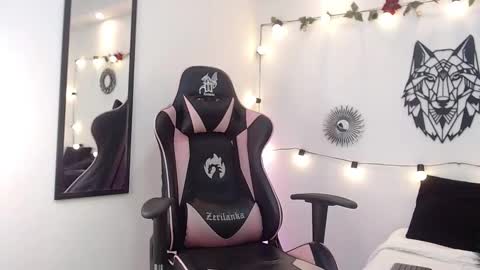 Snapshot of maiky_cooper chatting on February 8, 2025, 4:25 am Maiky Cooper online show from February 8, 2025, 4:25 am