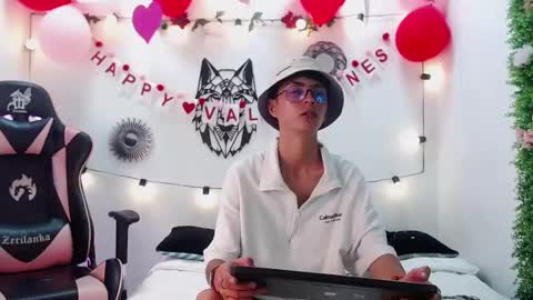 Snapshot of maiky_cooper chatting on February 9, 2025, 3:53 am Maiky Cooper online show from February 9, 2025, 3:53 am