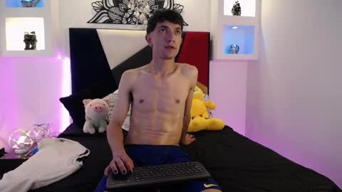 Snapshot of maiky_cooper chatting on March 1, 2025, 4:04 am Maiky Cooper online show from March 1, 2025, 4:04 am