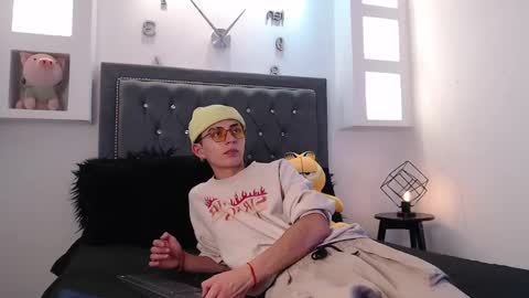 Snapshot of maiky_cooper chatting on March 5, 2025, 4:34 am Maiky Cooper online show from March 5, 2025, 4:34 am