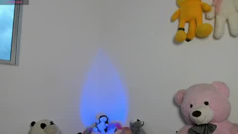 maiky_cooper01 online show from May 18, 2026, 8:25 pm