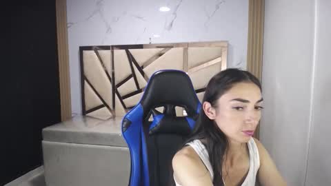 Snapshot of maily_a_ chatting on November 19, 2025, 2:55 am Maily online show from November 19, 2025, 2:55 am