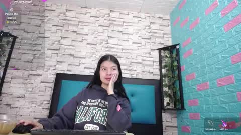  MAILY CAN  online show from September 27, 2025, 12:43 pm