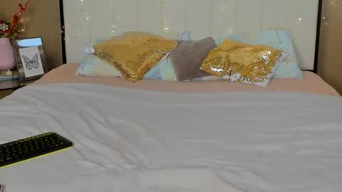 Snapshot of mailymilf chatting on November 28, 2025, 3:47 pm Sofi online show from November 28, 2025, 3:47 pm