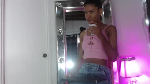mailyn_gold online show from April 29, 2026, 11:58 am
