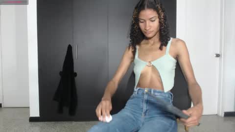 Snapshot of mailyn_gold chatting on June 6, 2026, 12:10 pm mailyn_gold online show from June 6, 2026, 12:10 pm