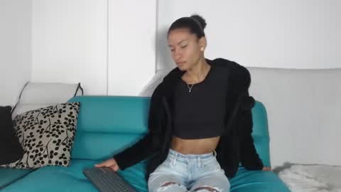 Snapshot of mailyn_gold chatting on June 20, 2026, 11:57 am mailyn_gold online show from June 20, 2026, 11:57 am