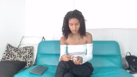 Snapshot of mailyn_gold chatting on July 2, 2026, 12:00 pm mailyn_gold online show from July 2, 2026, 12:00 pm