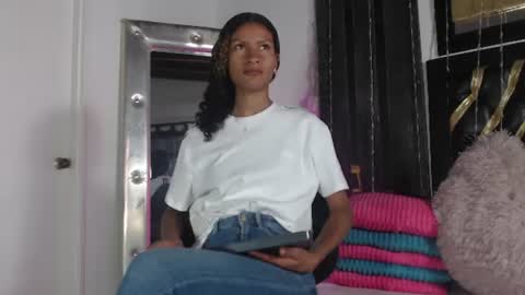 Snapshot of mailyn_gold chatting on July 15, 2026, 12:21 pm mailyn_gold online show from July 15, 2026, 12:21 pm
