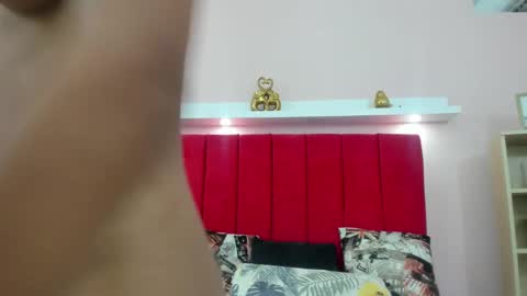 maite_milky18 online show from November 9, 2025, 12:31 am