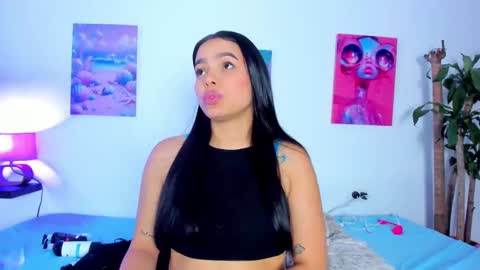 mai  online show from September 13, 2025, 7:02 pm