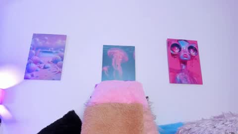 mai  online show from November 17, 2025, 7:08 pm