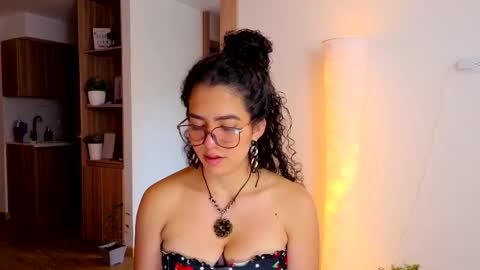 Snapshot of maithe_perroni chatting on April 10, 2026, 8:24 pm Lauu online show from April 10, 2026, 8:24 pm