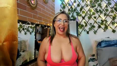 Snapshot of maja_hills chatting on March 5, 2025, 2:01 pm maja_hills online show from March 5, 2025, 2:01 pm