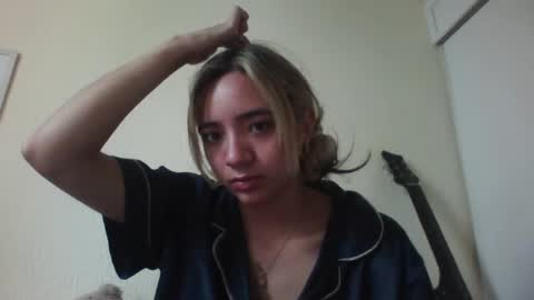 majo_gomezz online show from October 28, 2025, 5:48 pm