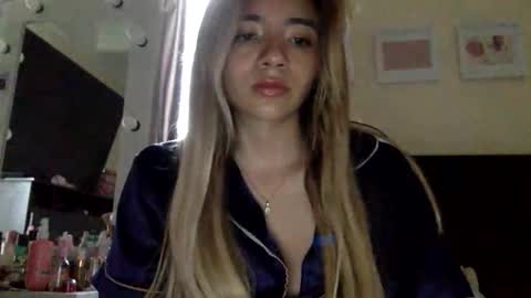 majo_gomezz online show from April 23, 2026, 10:23 pm