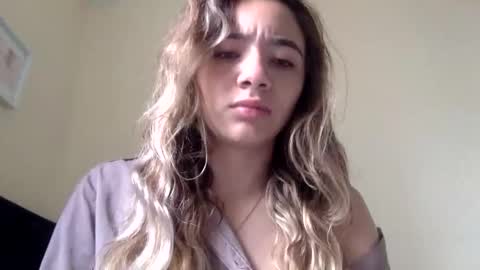 majo_gomezz online show from April 29, 2026, 4:44 pm