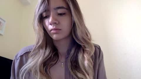 Snapshot of majo_gomezz chatting on June 3, 2026, 4:12 pm majo_gomezz online show from June 3, 2026, 4:12 pm