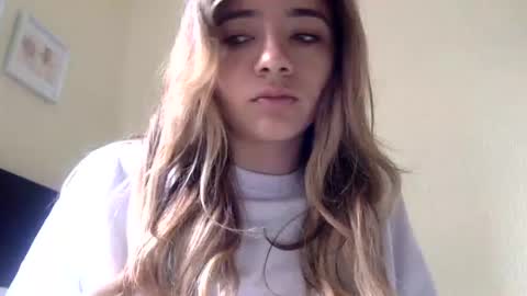 majo_gomezz online show from June 18, 2026, 3:38 pm