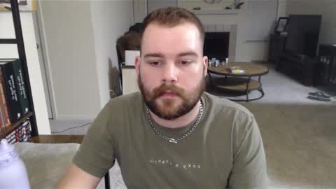Snapshot of majorthepup chatting on October 14, 2025, 3:51 am Major online show from October 14, 2025, 3:51 am