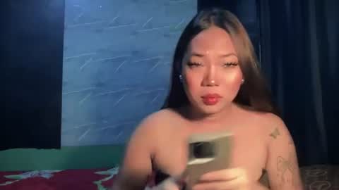 Snapshot of makemesquirt_xxx chatting on May 19, 2026, 3:35 am KEANA online show from May 19, 2026, 3:35 am