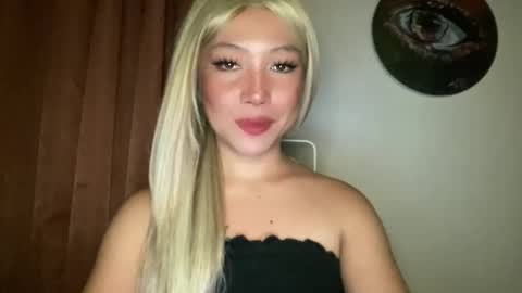 Snapshot of makemesquirt_xxx chatting on May 31, 2026, 12:23 pm KEANA online show from May 31, 2026, 12:23 pm