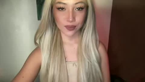Snapshot of makemesquirt_xxx chatting on June 1, 2026, 11:34 am KEANA online show from June 1, 2026, 11:34 am