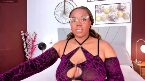 makena online show from November 26, 2025, 4:24 am