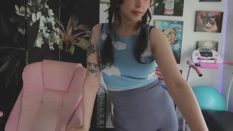 Snapshot of makiyahbelle2 chatting on December 17, 2025, 6:08 am MakiyahBelle online show from December 17, 2025, 6:08 am