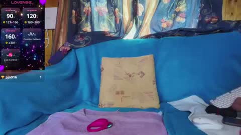 Snapshot of mal_meow chatting on July 20, 2026, 11:23 am Mal Dee online show from July 20, 2026, 11:23 am