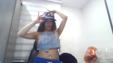 Snapshot of mal_norma chatting on December 18, 2024, 5:26 am Mal Norma online show from December 18, 2024, 5:26 am