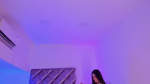 Snapshot of malaia_hills chatting on December 13, 2024, 7:21 pm Call Me Mala online show from December 13, 2024, 7:21 pm