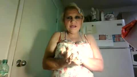 Snapshot of malinda702 chatting on April 6, 2026, 5:41 am malinda702 online show from April 6, 2026, 5:41 am