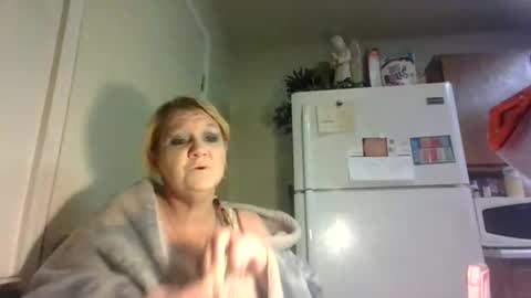 Snapshot of malinda702 chatting on April 7, 2026, 3:18 am malinda702 online show from April 7, 2026, 3:18 am