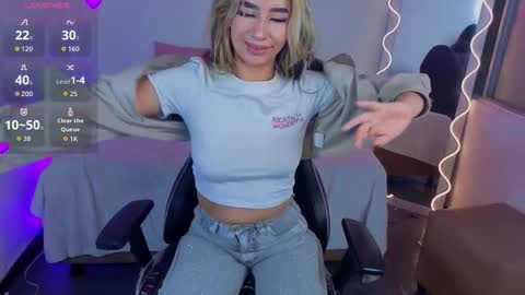 Snapshot of malory_tay chatting on October 10, 2025, 7:24 pm Malory online show from October 10, 2025, 7:24 pm