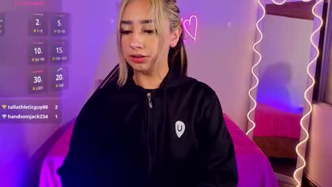 Snapshot of malory_tay chatting on November 23, 2025, 11:43 am Malory online show from November 23, 2025, 11:43 am