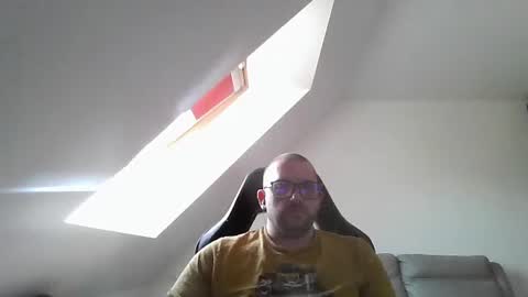 breton online show from April 19, 2026, 6:32 pm