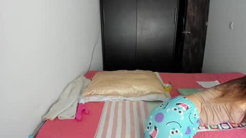 instagram  nueela   online show from December 24, 2024, 6:06 pm