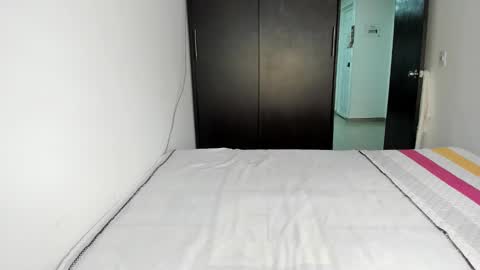 instagram  nueela   online show from February 16, 2025, 8:11 pm