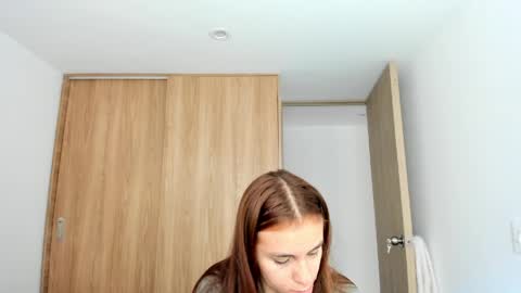 instagram  nueela   online show from May 22, 2026, 6:02 pm