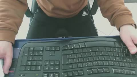 Snapshot of maly246 chatting on February 7, 2026, 12:20 pm maly246 online show from February 7, 2026, 12:20 pm