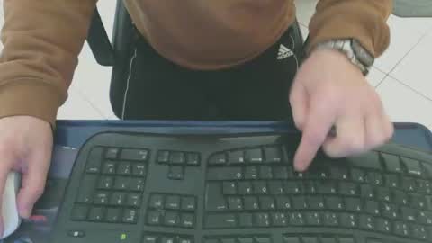 Snapshot of maly246 chatting on February 8, 2026, 9:02 am maly246 online show from February 8, 2026, 9:02 am