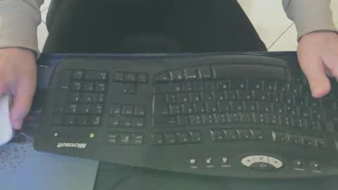 Snapshot of maly246 chatting on February 22, 2026, 8:35 am maly246 online show from February 22, 2026, 8:35 am