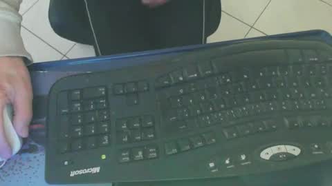 Snapshot of maly246 chatting on March 15, 2026, 8:09 am maly246 online show from March 15, 2026, 8:09 am